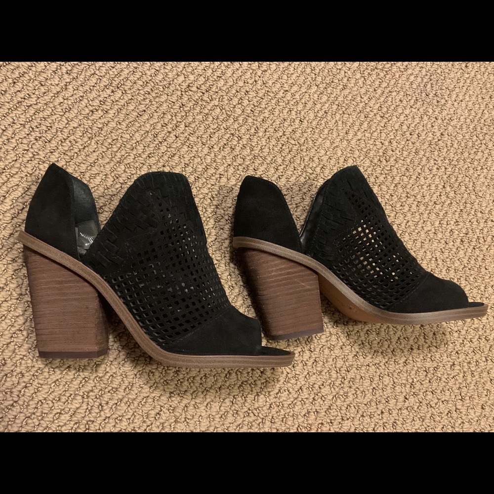 Vince Camuto Fritzey peep toe